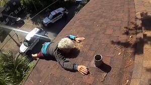 Polizisten retten Mann aus lebensgefährlicher Lage auf Hausdach