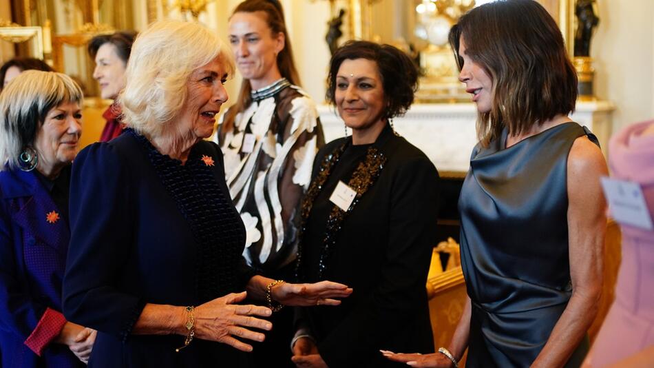 Königin Camilla und Victoria Beckham im Buckingham-Palast.