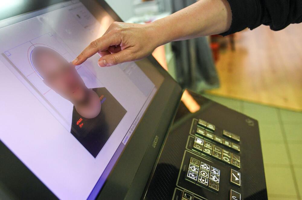 Biometrisches Passbild beim Fotografen