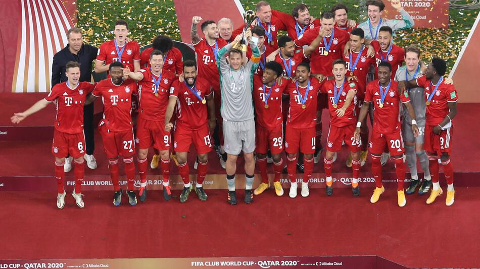 Die Spieler des FC Bayern feiern den Titel bei der Klub-WM 2020.