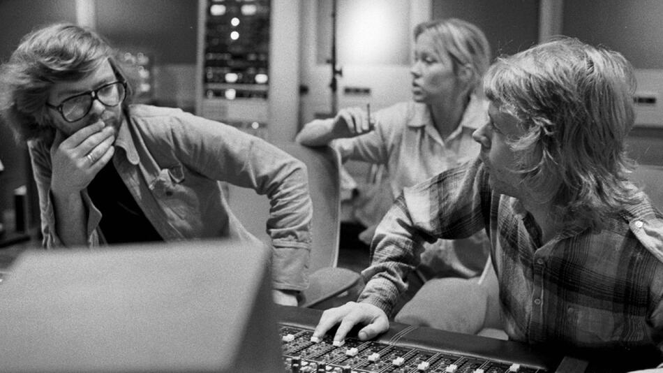 Bei der Arbeit: Tontechniker Michael B. Tretow (l.) 1978 im Studio mit Agnetha Fältskog und ...