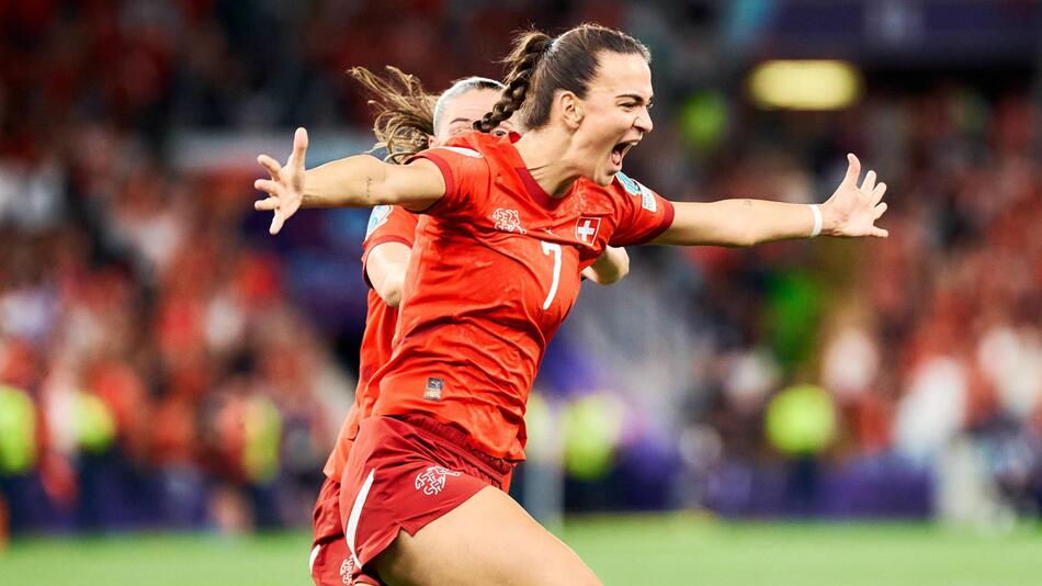 Riola Xhemaili schießt ihr Team ins Viertelfinale.