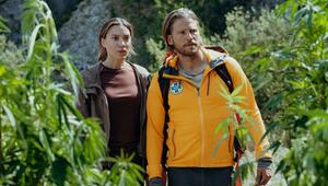 "Die Bergretter: Gipfelrausch": Hauptkommissarin Alex Winkler (Viktoria Ngotsé, l.) und ...