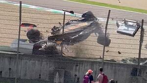 Zuschauer filmte mit: Formel-1-Pilot Yuki Tsunoda kracht in Fangzaun