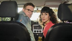 Sebastian Bezzel und Neda Rahmanian als unfreiwillige Agenten in der Thrillerkomödie "Zwei ...