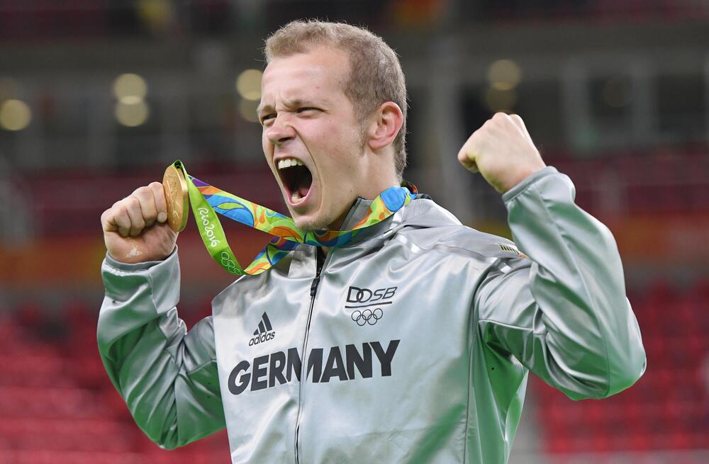 Fabian Hambüchen bejubelt seine Goldmedaille bei den Olympischen Spielen 2016 in Rio