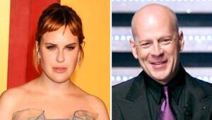 Tallulah ist die jüngste Tochter von Bruce Willis und dessen erster Ehefrau Demi Moore.