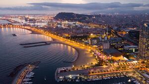 Barcelona ist die perfekte Stadt, um Strandtage mit Kultururlaub zu verbinden. Auch an ...
