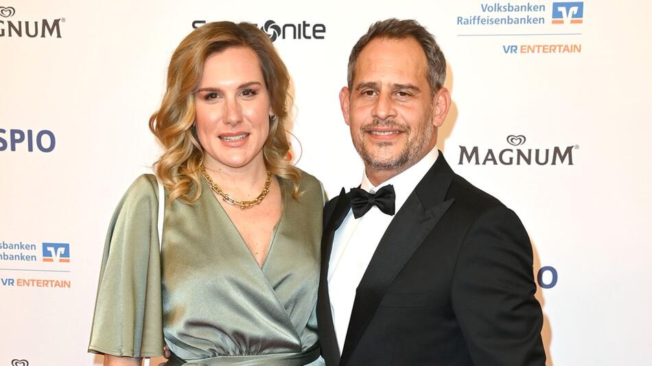 Saskia und Moritz Bleibtreu strahlen beim Deutschen Filmball.