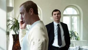 Jude Law (l.) und Paul Dano (r.) stehen in "Der Magier im Kreml" im Mittelpunkt.