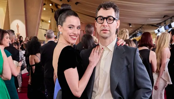 Margaret Qualley und Jack Antonoff, hier im März 2025, sollen sich getrennt haben.