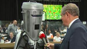 Reform-UK-Spendenskandal: Mülltonne tritt gegen Nigel Farage an