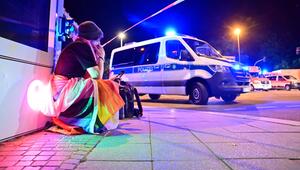 Auto rast in Menschenmenge - CSD in Berlin abgebrochen