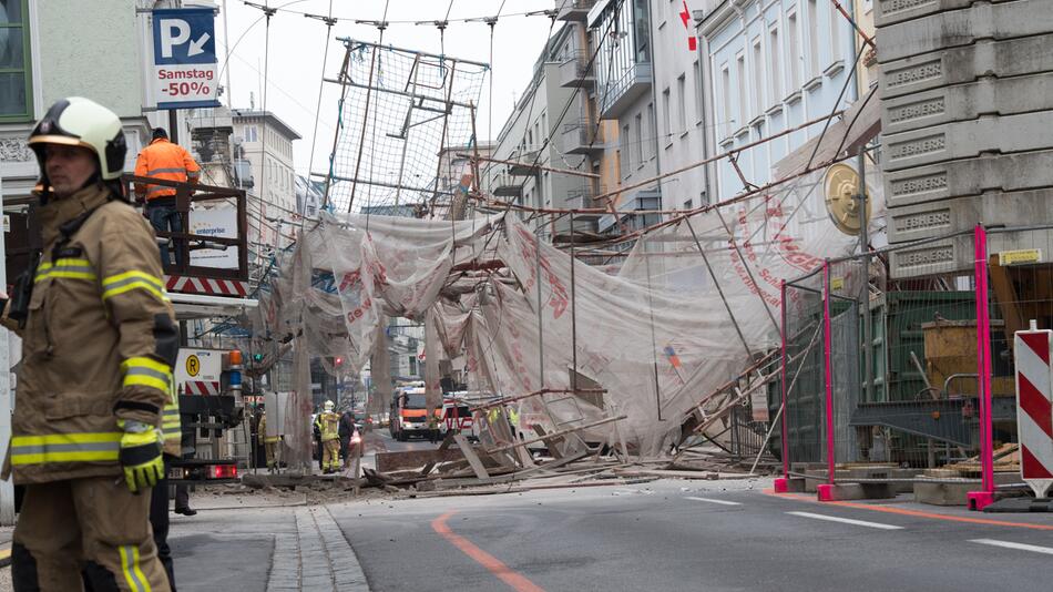 Linz, Baugerüst, Straße