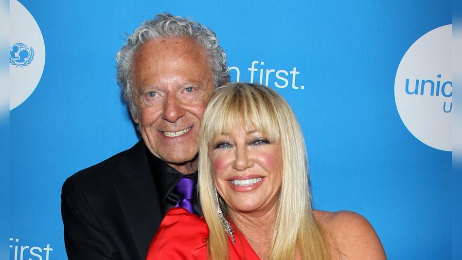 Suzanne Somers und Alan Hamel gemeinsam bei einer Veranstaltung in Beverly Hills.