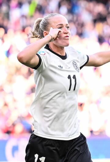 Lea Schüller