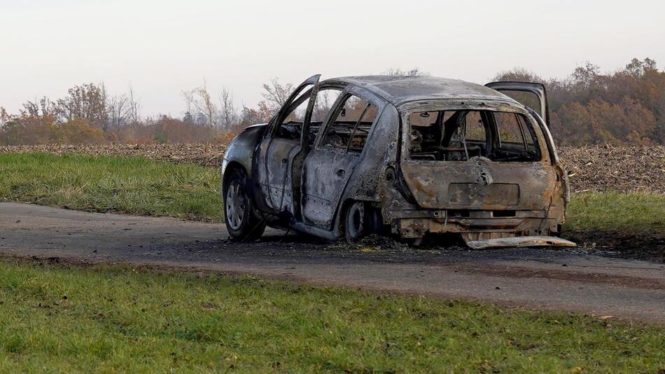 45-Jährige verbrennt in Auto