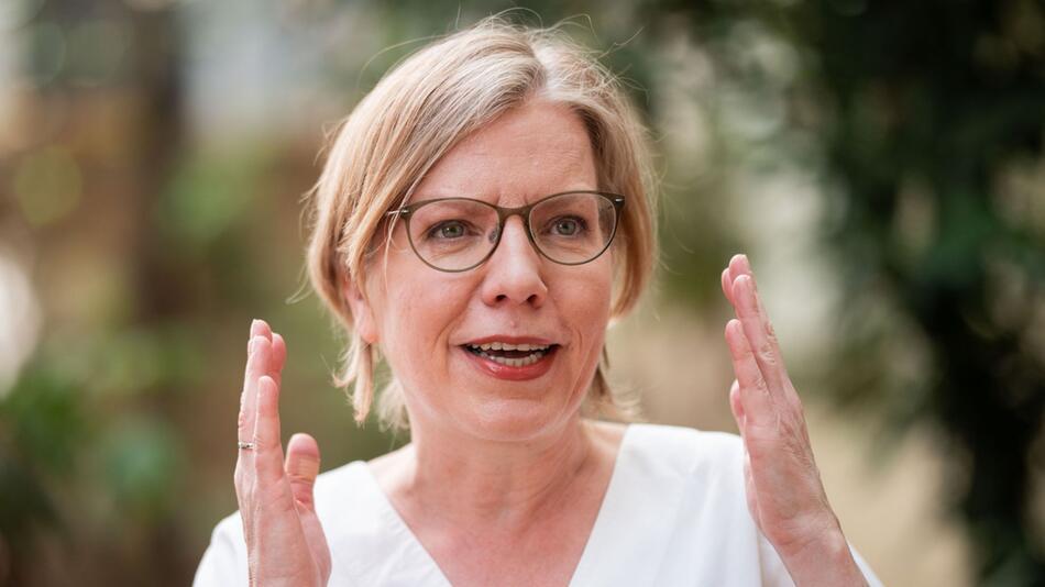 Leonore Gewessler