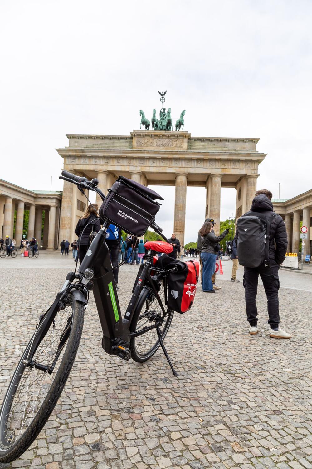 Startpunkt der Fahrradreise ist in Berlin das Brandenburger Tor