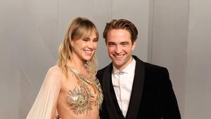 Robert Pattinson - hier mit Partnerin Suki Waterhouse - hat gut lachen: Gerade läuft es ...