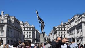 Banksy hat über Nacht eine neue Statue in London enthüllt.