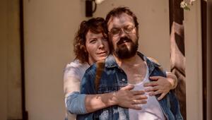 "Spaziergang nach Syrakus": Anne (Lina Beckmann) ahnt nichts von Pauls (Charly Hübner) ...
