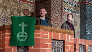 "Die Toten am Meer: Tod eines Pastors": Michael Brandt (Anton Spieker, l.) und Ria Larsen ...