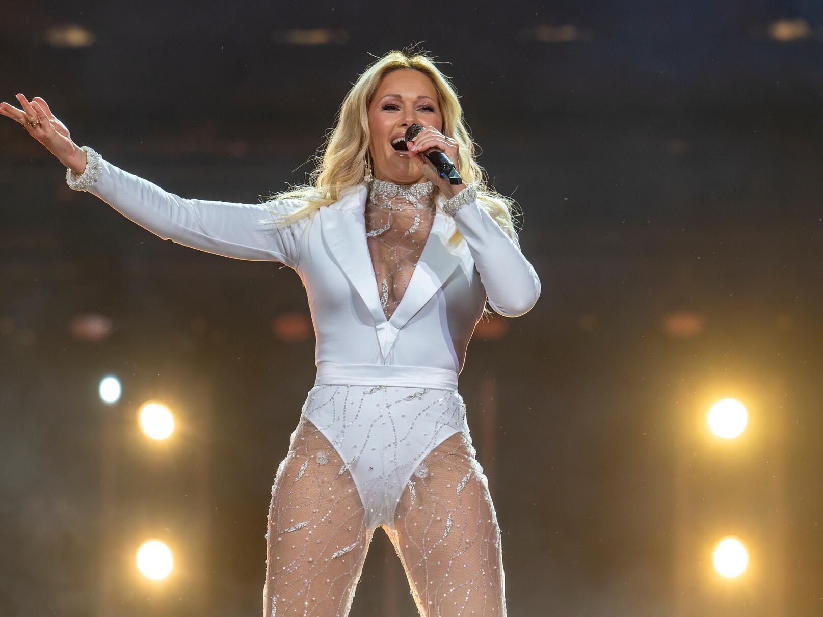 Die Helene Fischer Show: Mit Robbie Williams, Flori Silbereisen und  Frischhaltefolie durch die Nacht | GMX.AT