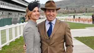 Harriet Sperling und Peter Phillips bei einem Pferderennen in Gloucestershire im März 2026.