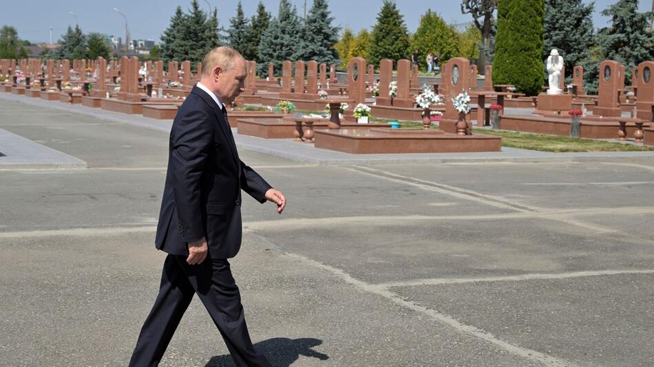 Putin in Beslan