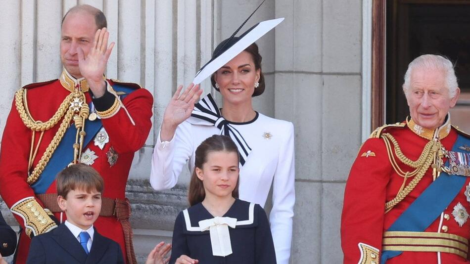 Erster öffentlicher Auftritt nach der krankheitsbedingten Auszeit: Prinzessin Kate mit ihrer ...