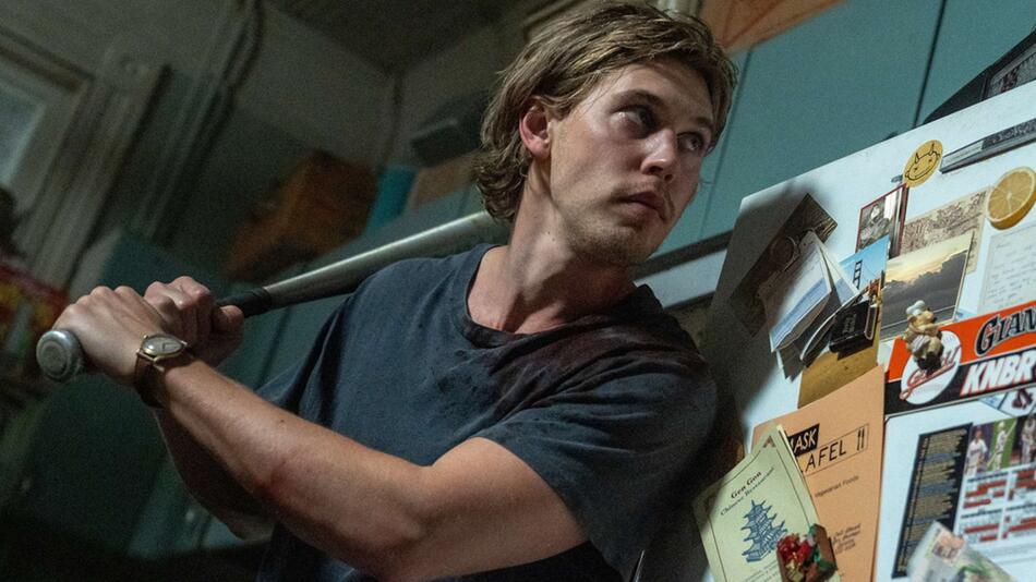 Austin Butler in "Caught Stealing".