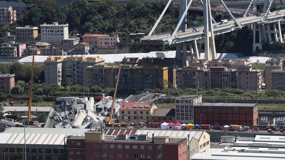 Autobahnbrücke in Genua eingestürzt