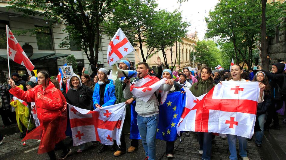 Proteste gegen umstrittenes Gesetz in Georgien