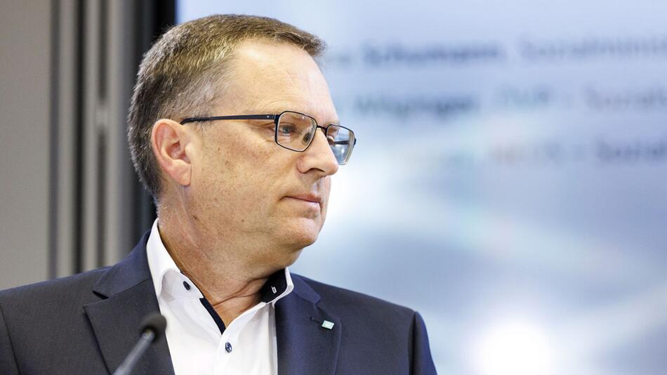August Wöginger bei einer Pressekonferenz Mitte September