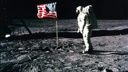 Reise zum Mond - Milliardenkosten, Müll und Männer beim Golfen