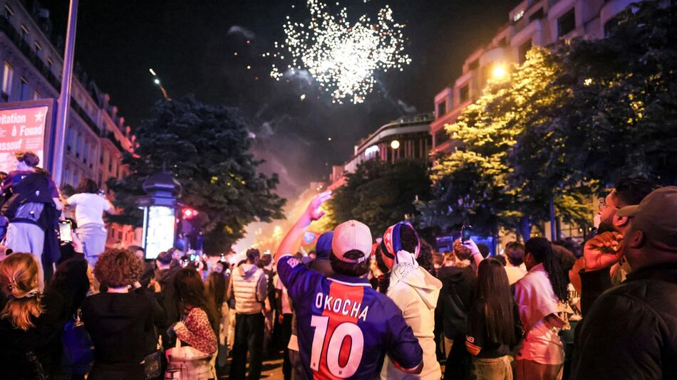 Chauffeur nach Fahrt in feiernde PSG-Fans in Gewahrsam