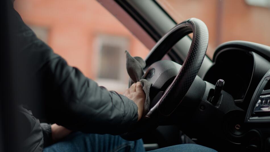 Korrektur v2!Achtung, Bakterienalarm: So sauber ist Ihr Auto wirklich