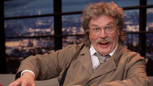 "LOL" samt Herrentäschchen: Nicht lachen mit Horst Schlämmer