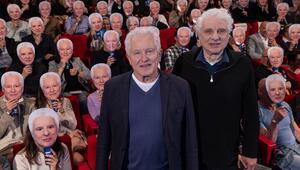 Begrüßung der besonderen Art für die beiden scheidenden "Tatort"-Stars Miroslav Nemec (li.) und ...