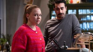 "Unter uns": Ronja (l.) fürchtet geschockt, vor Baris (r.) aufgeflogen zu sein.