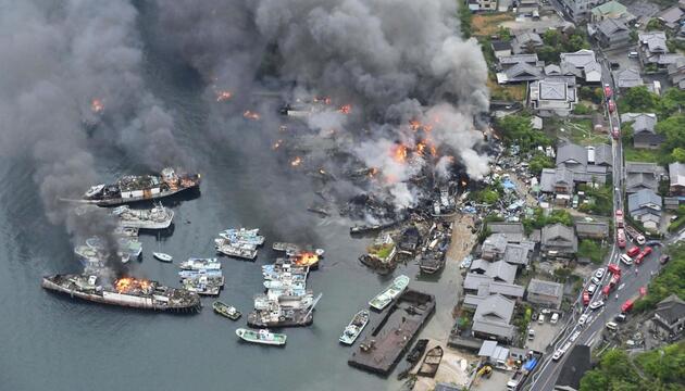 Großbrand in einer Abwrackwerft in Japan