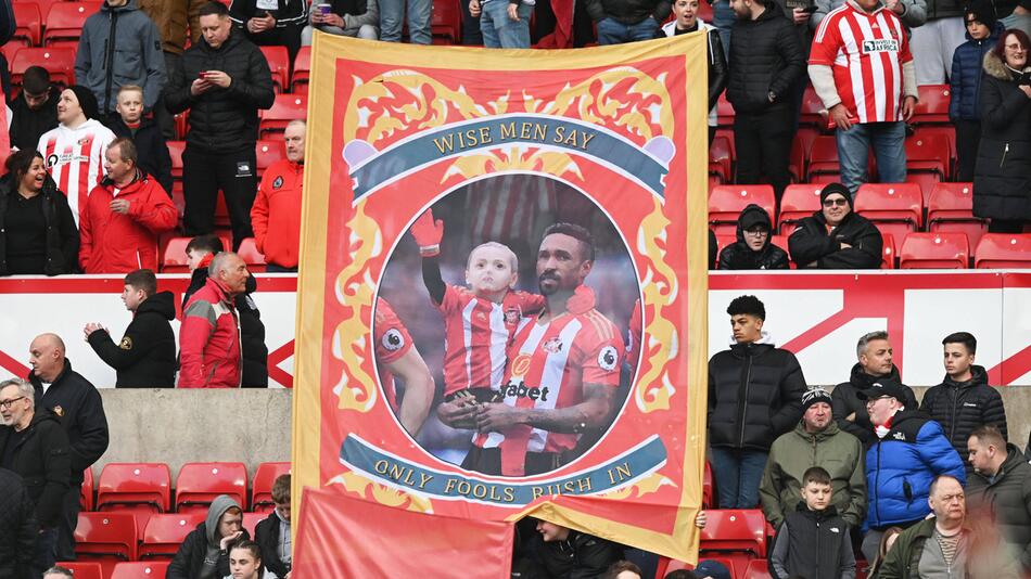 Banner mit dem verstorbenen Bradley Lowery.