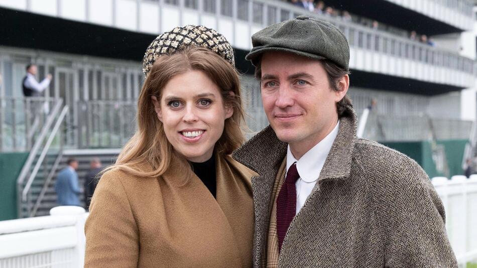 Prinzessin Beatrice und Edoardo Mapelli Mozzi sind seit 2018 ein Paar. Am 17. Juli 2020 gaben ...