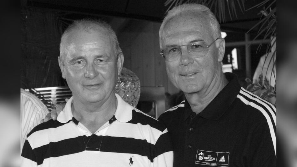 Bernd Hölzenbein (l.) und sein Kapitän von 1974, Franz Beckenbauer. Beide weilen seit diesem ...