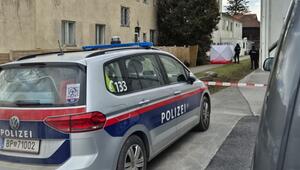 Ein Bewohner des Komplexes meldete den Leichenfund der Polizei