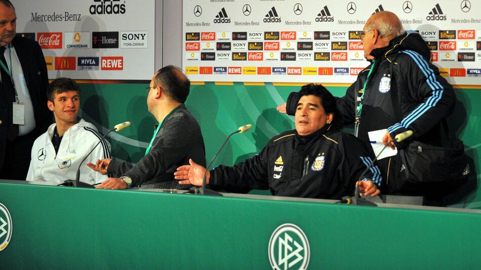 Diego Maradona und Thomas Müller