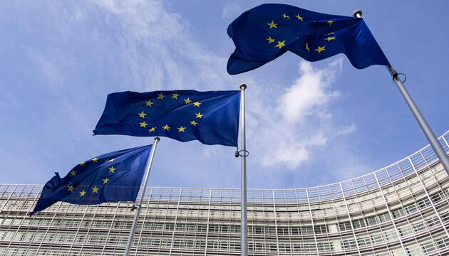 Flaggen der EU in Brüssel