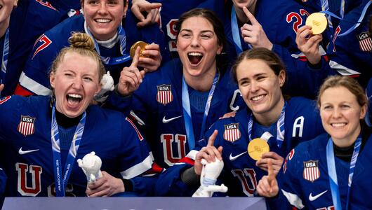 Die Eishockey-Frauen der USA holten 2026 Olympisches Gold.