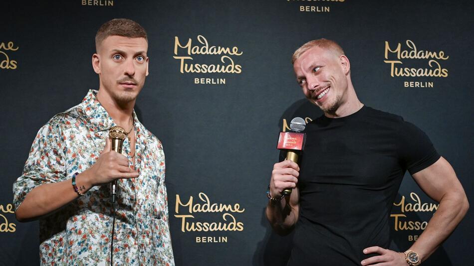 Comedian Lobrecht präsentiert Wachsfigur bei Madame Tussauds